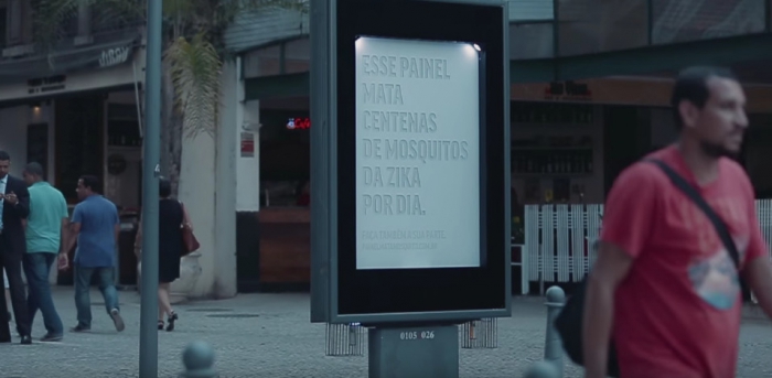 В Бразилии установили билборды, имитирующие потение и заманивающие опасных комаров в ловушку