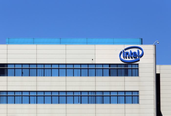Intel запатентовала ноутбук с изогнутым корпусом Intel запатентовала ноутбук с изогнутым корпусом