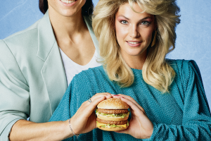 McDonald’s выпустил ретро-постеры в честь «бессмертного» Биг-Мака
