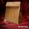McDonald’s потроллил клатч Alexander Wang, похожий на пакет сети фаст-фуда